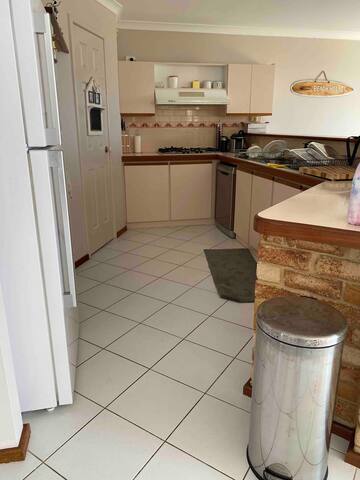 Beautiful beach front 4 bedroom 2 bathroom home. gallery image 5