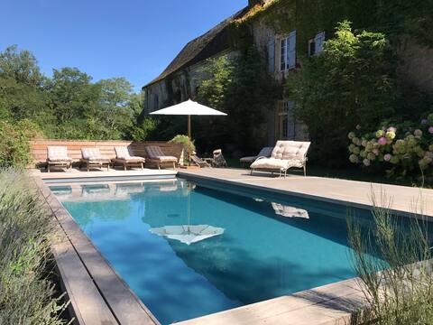 Riverside House with Heated Pool in the Lot Valley
