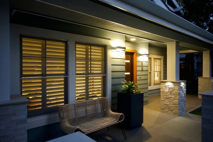 Palo Alto Modern Retreat gallery image 2