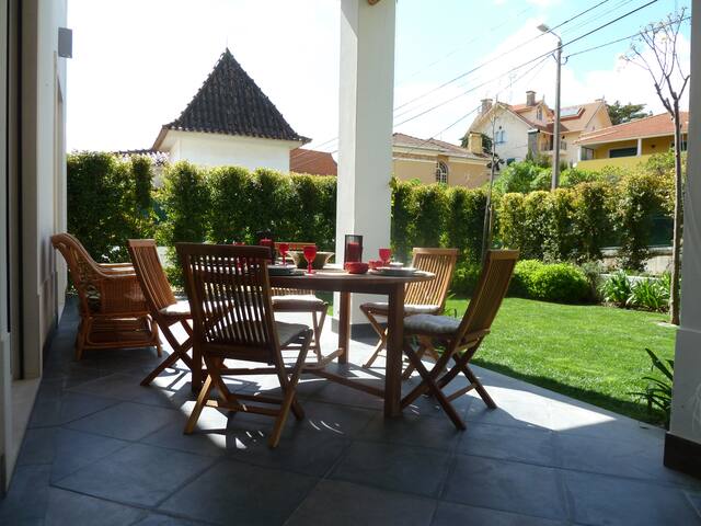 Luxury Recently Renovated 6P House w PrivateGarden gallery image 5