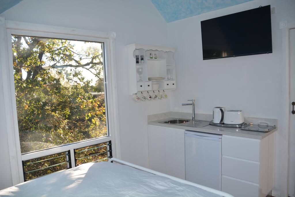 Skyroom -with Queen size bed
