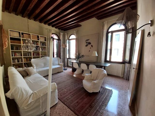 A stunning view on the canal