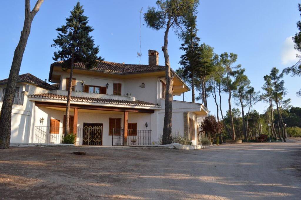 Entrada principal casa rural