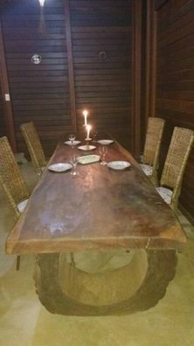 mesa de jantar da sala.