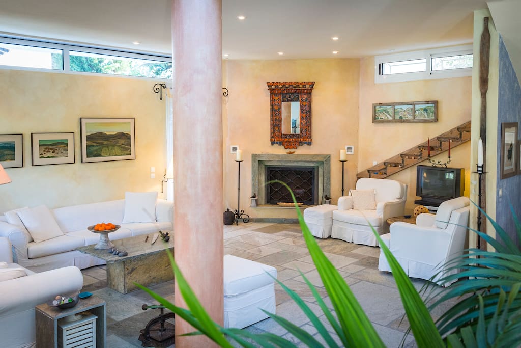 Spacious living room!