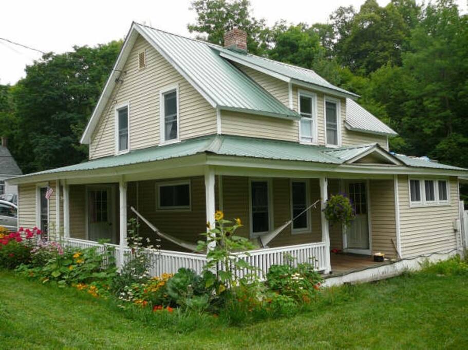 BrooksideMiniFarm Lake Acces Houses for Rent in Hague, New