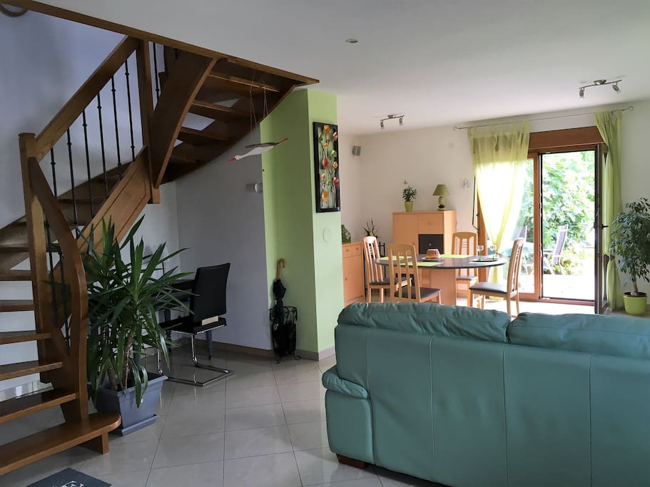 Salon salle à manger donnant sur la terrasse
