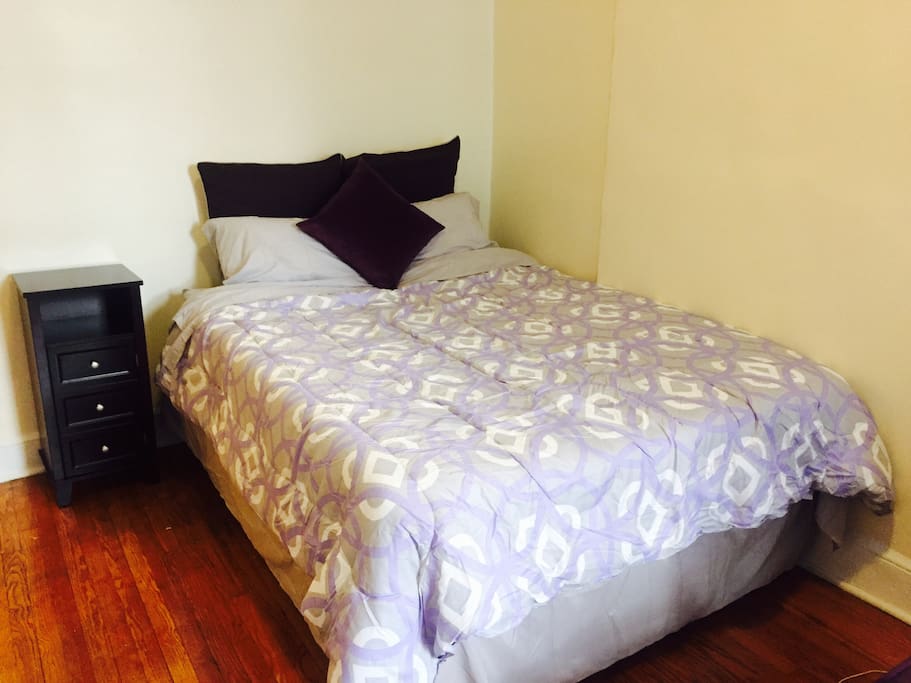 Queen size bed with memory foam mattress