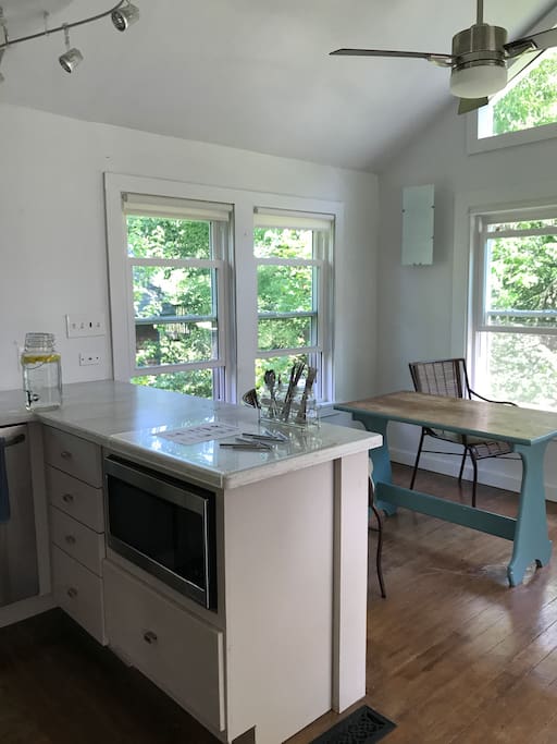 Kitchen & breakfast nook.