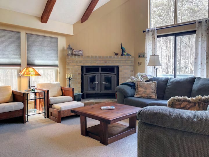 3br Wooded Cabin W/ Hot Tub & Fire Pit - Big Pool