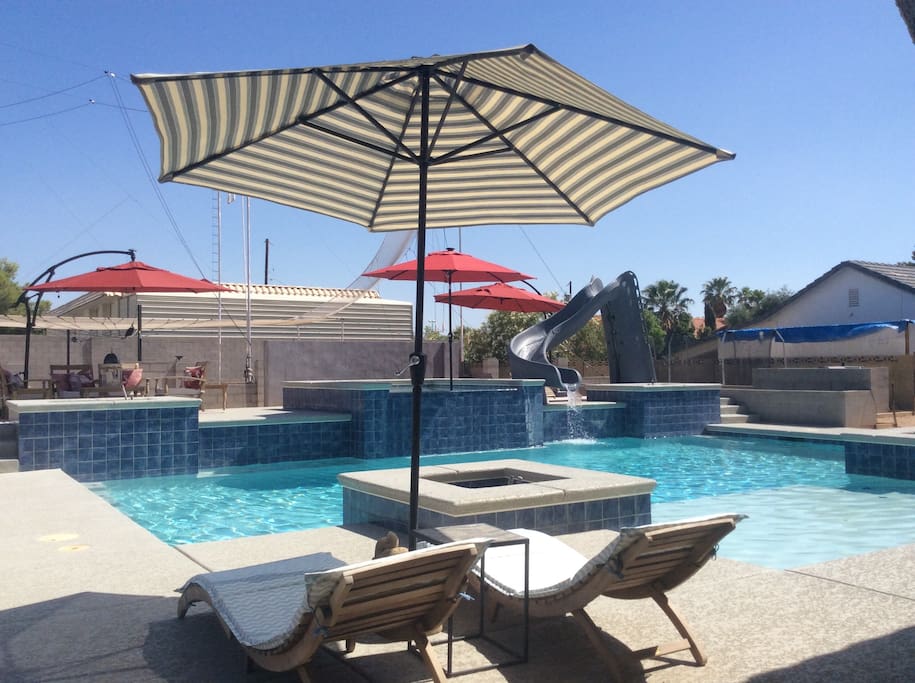 Pool, hot tub, slide
(shared space)