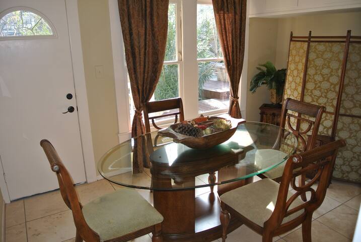 Clarksville Guest House – Downtown gallery image 2