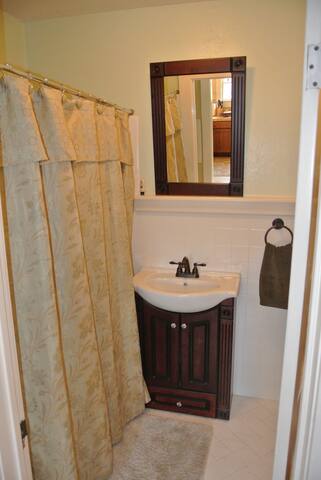 Clarksville Guest House – Downtown gallery image 5