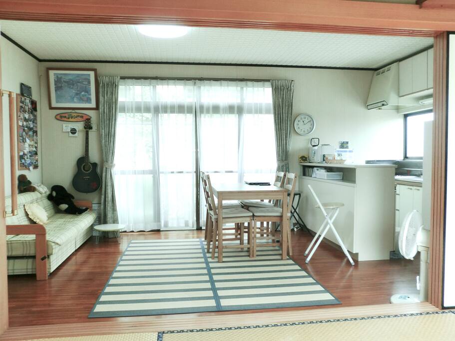 Living room w/a sofa bed
リビングルーム & ソファーベッド