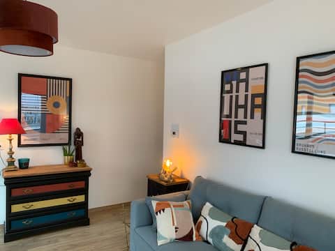 Top performing Airbnb: On the rooftops of Rouen, Private parking space in Saint Sever / île Lacroix / Orléans