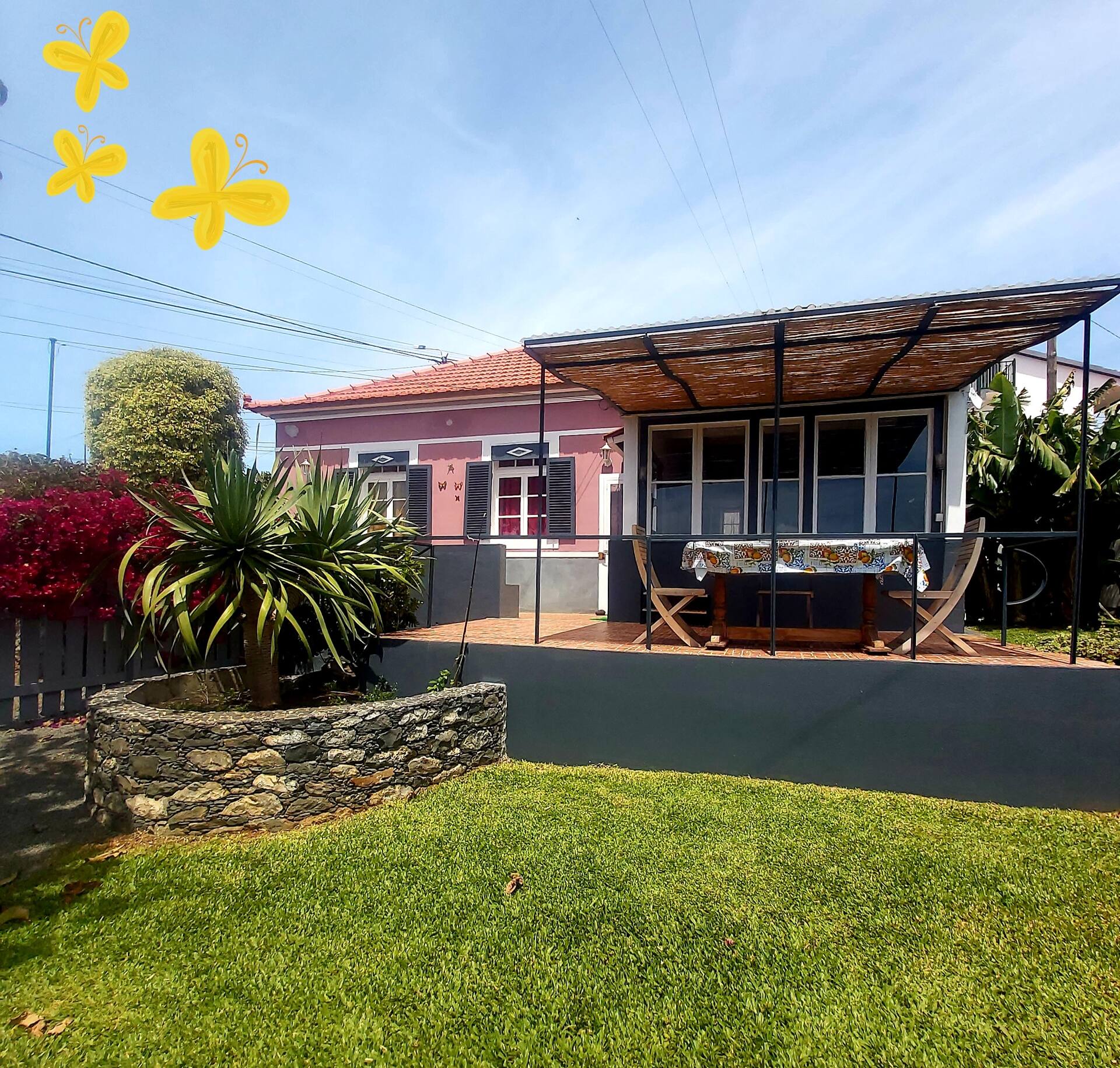Charming three bedroom cottage with a pretty garden and free private parking