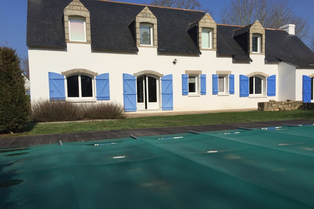 Maison l'hiver piscine fermée...