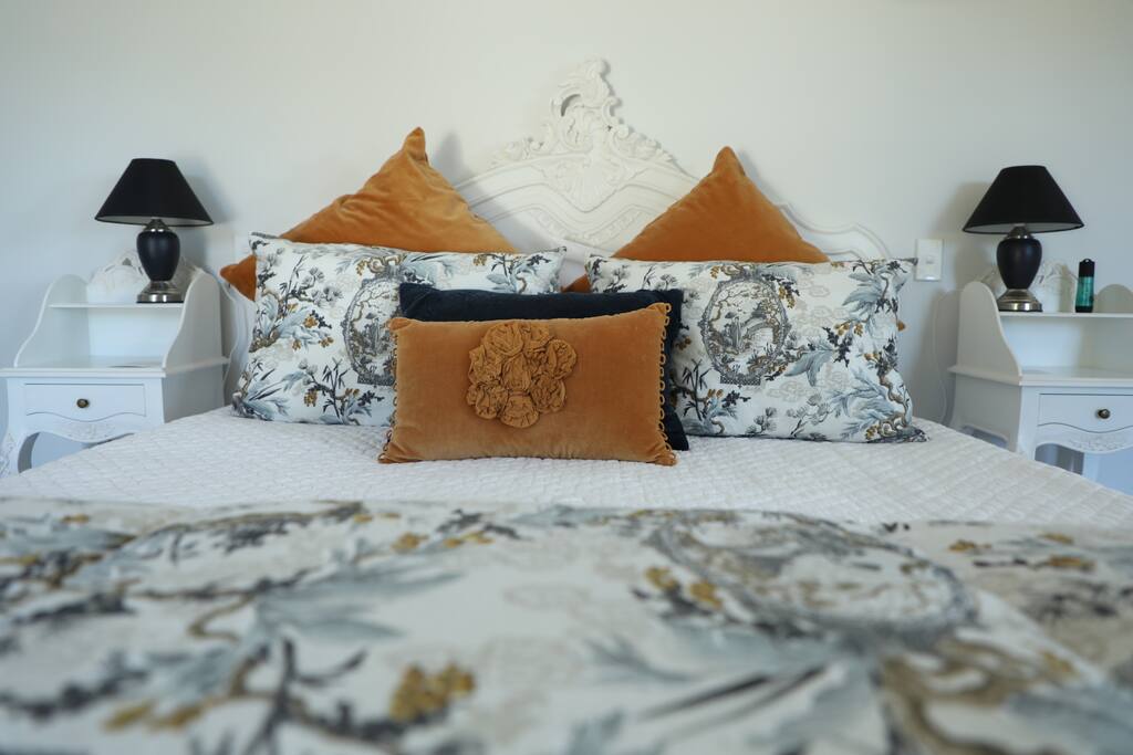 Totara's King Size Bed