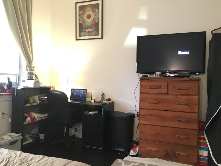 desk area and TV with Roku