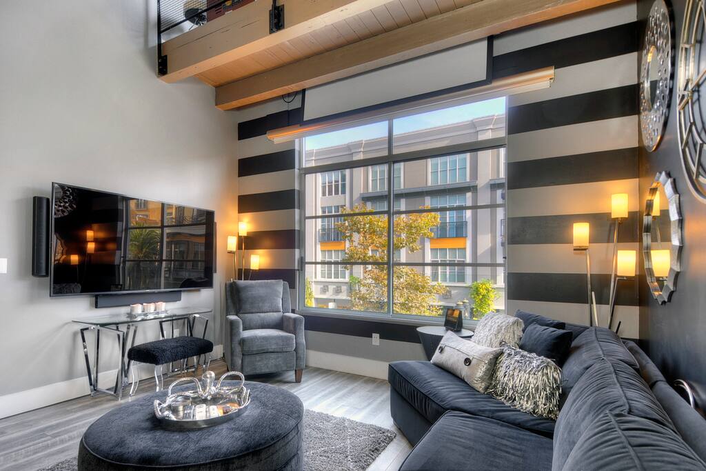 Living room with 75" TV