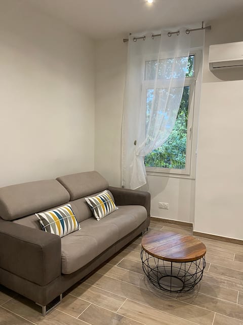 Successful Airbnb property: Chic apartment, Catalans beach in Marseille 7e Arrondissement