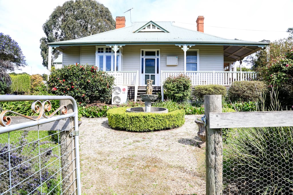 Yarra Valley Strawberry Farms Houses for Rent in Wandin North