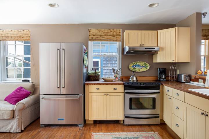 Historic, Updated Stable in Heart of Newport! gallery image 5