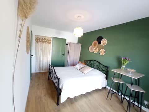 On the edge of the forest, independent room with bathroom