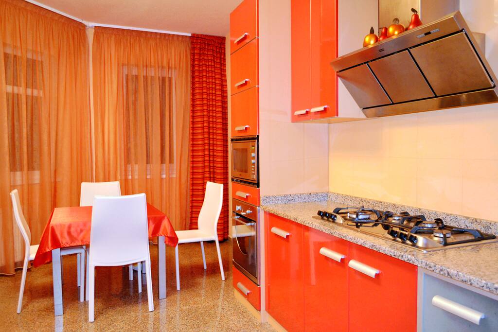 Kitchen and dinning room - fully equiped