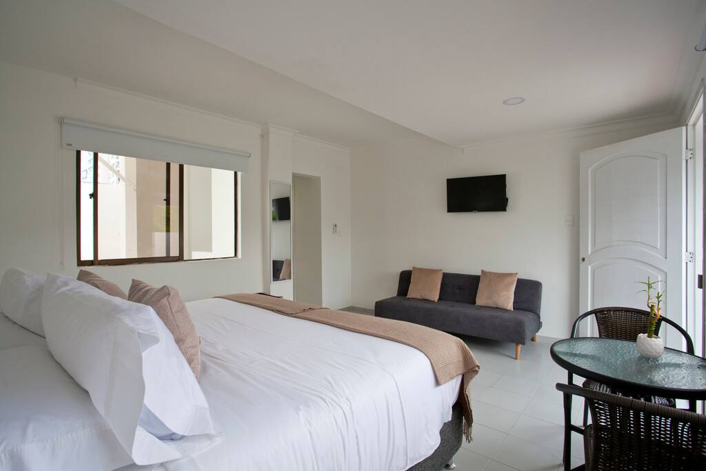 Habitación con sofá cama - Room with sofa bed