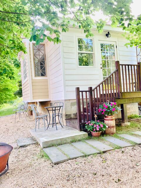 Garden Duplex Apt with Personal Outdoor Space