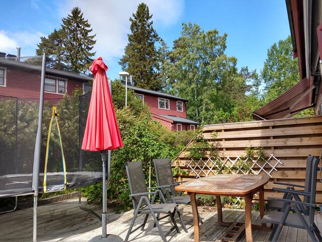 Roomy, slightly retro-furnished house near Metro gallery image 5