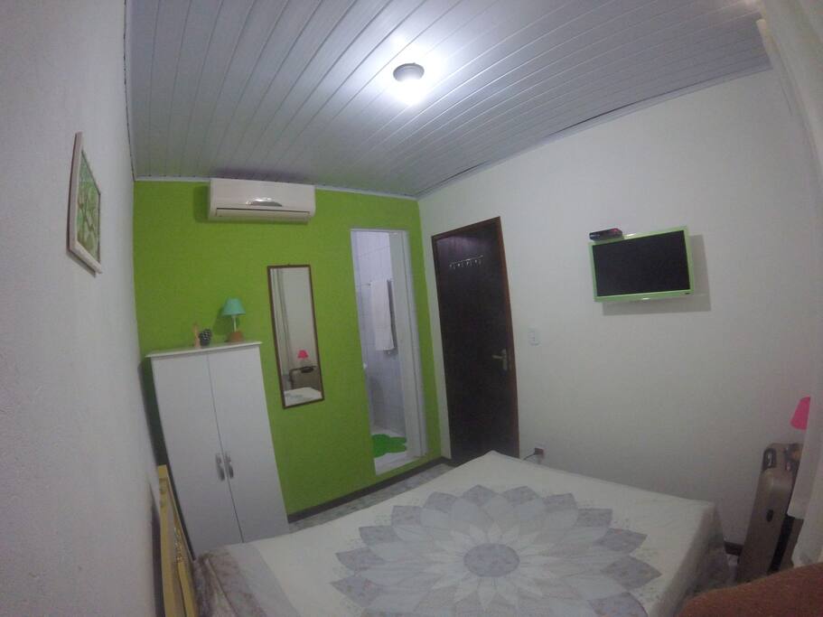 climatisation, TV plasma, salle de bain privée, armoire