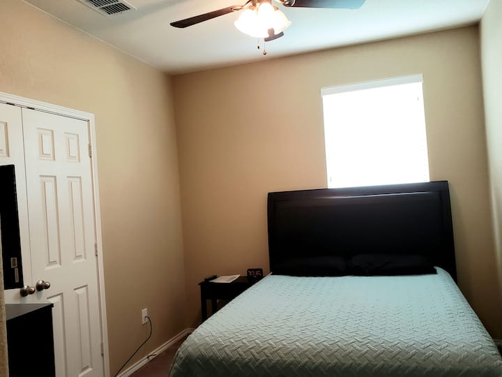 חדר שינה 1 למטה - קווין סייז