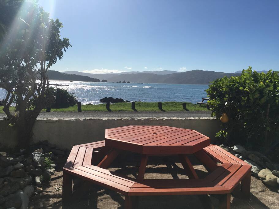 Al-fresco dining at the Little Blue House in Breaker Bay