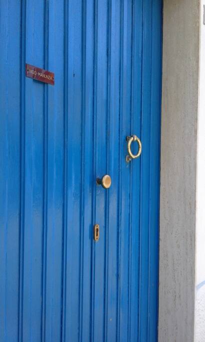 l'uscio di ingresso