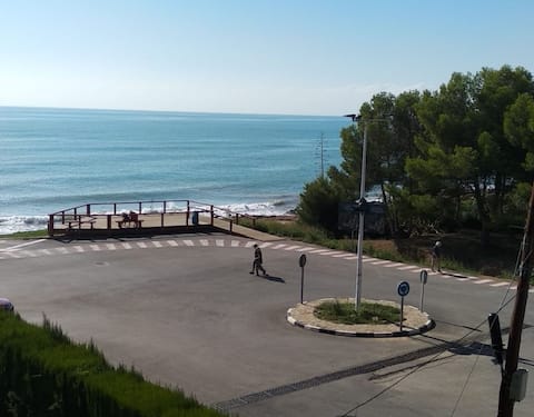 Studioapartment in front of the sea 50m from beach