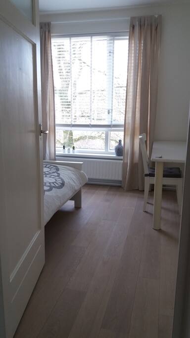 Inloop in gerenoveerde kamer