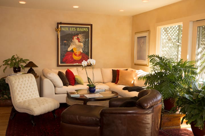 Private Room in Cottage by the Bay