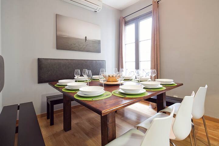 Executive Cataluña 1, 6 Bedrooms. WIFI, A/C gallery image 4