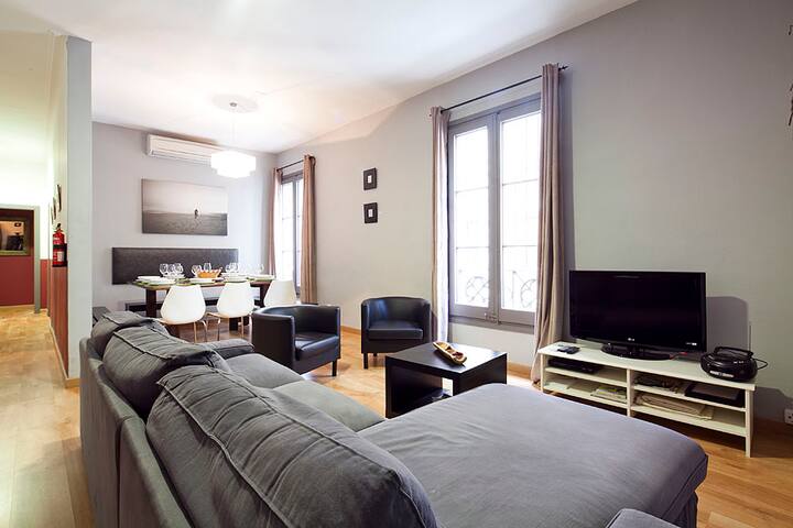 Executive Cataluña 1, 6 Bedrooms. WIFI, A/C gallery image 2