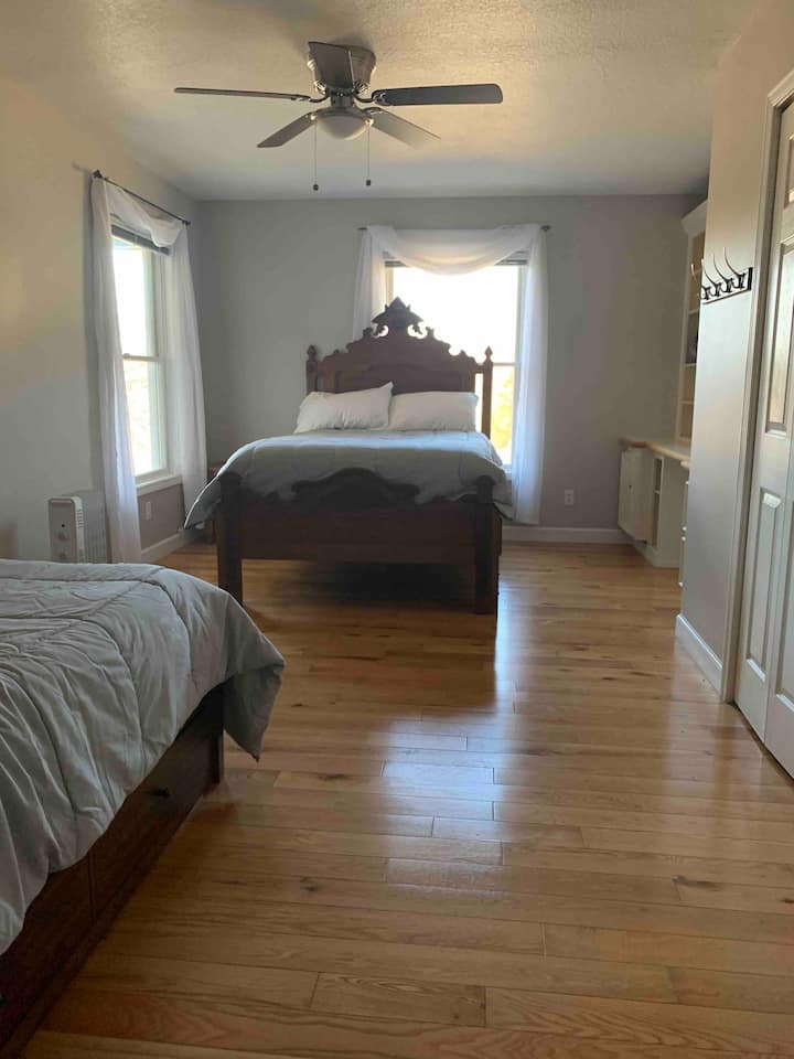 Tercer dormitorio: camas individuales y camas dobles.