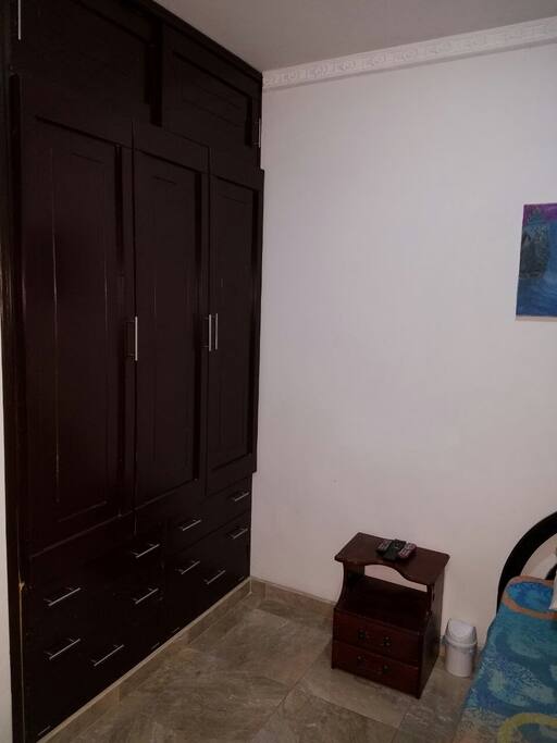 Habitación #3 Con amplio colset para uso de nuestros huéspedes.