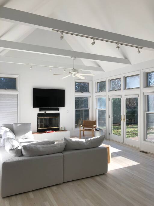 Open Living Area with pool access