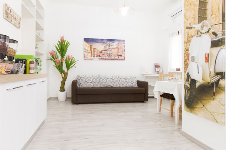 Sweet Italy home "La Casetta"  private parking