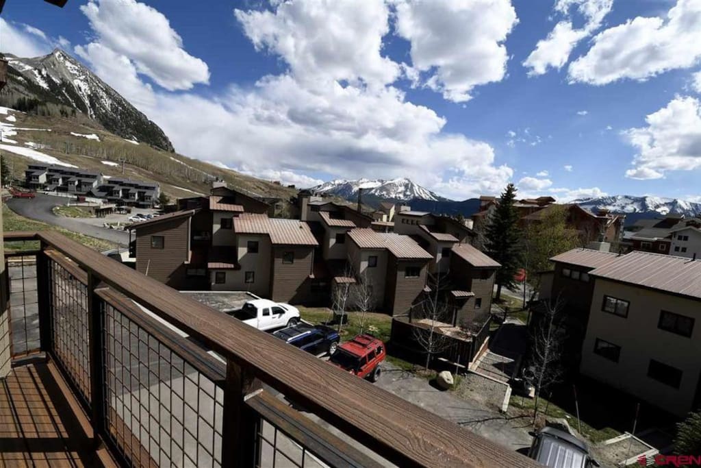 Great view of the slopes from both front balconies
