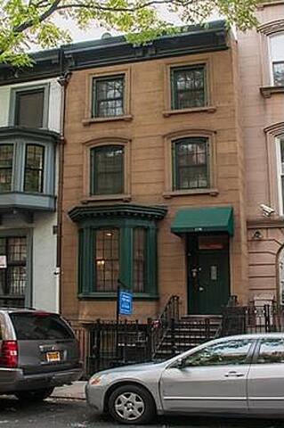 Midtown Manhattan Duplex gallery image 3