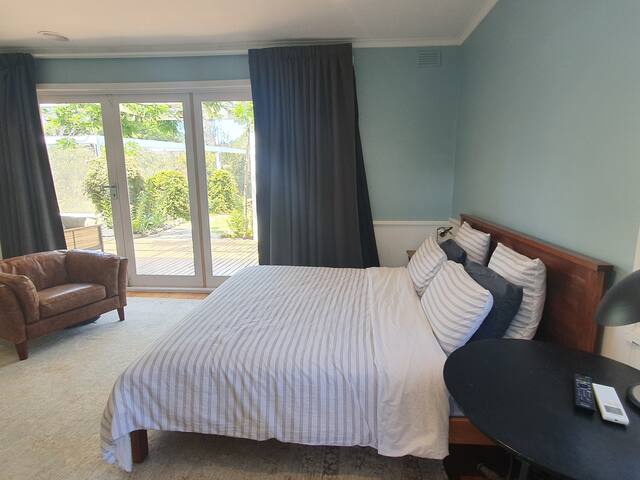 Mount Martha, Water Slide, Pool & Beach! gallery image 5