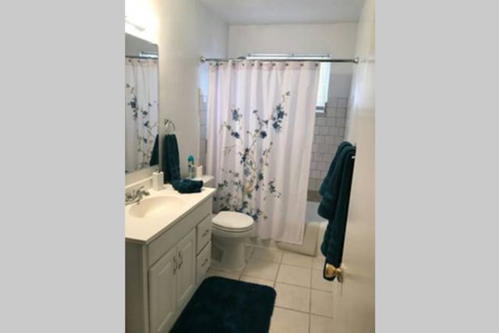 Nice bathroom with shower. Fully equipped with towels and extra face towels.
