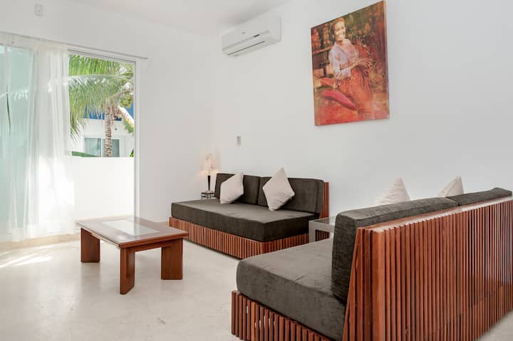 2 Bedroom Condo Close To Coco Beach - Playa del Carmen